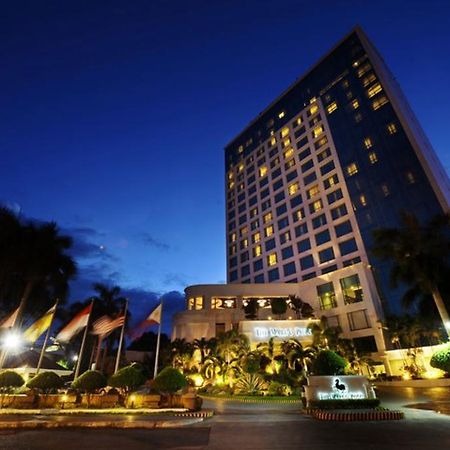 Hotel Marco Polo Davao Exterior foto The hotel at night