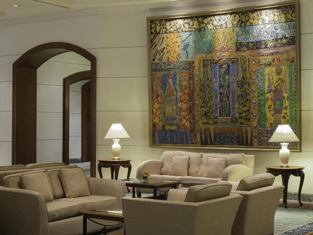 Hotel Marco Polo Davao Exterior foto The lobby of the Four Seasons Hotel, Cairo