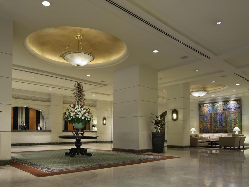 Hotel Marco Polo Davao Exterior foto The lobby of the Taj Bengal