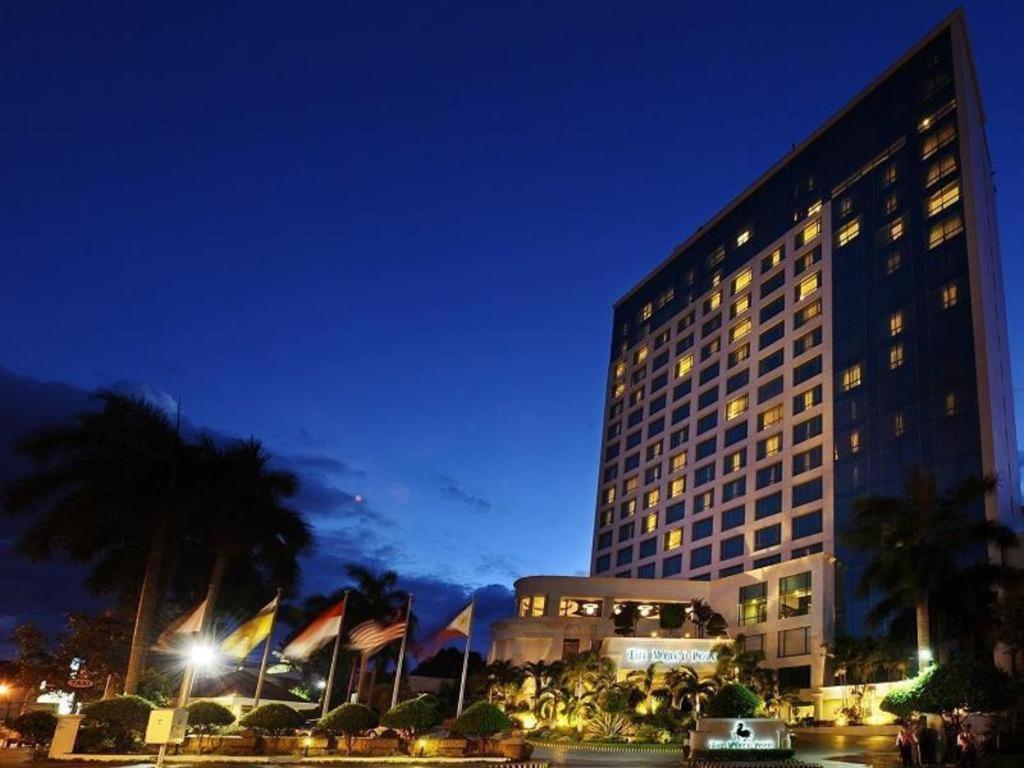 Hotel Marco Polo Davao Exterior foto The hotel at night