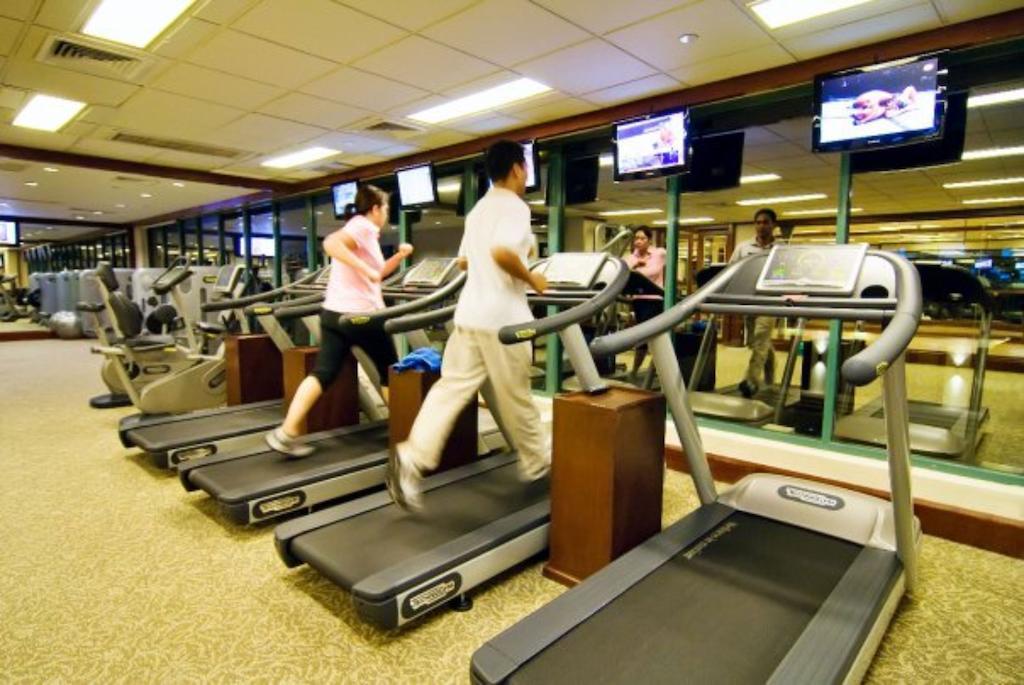 Hotel Marco Polo Davao Exterior foto A row of treadmills