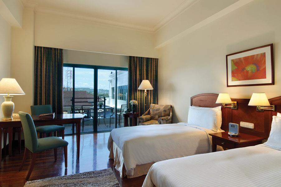 Hotel Marco Polo Davao Exterior foto A room at the Taj Bengal