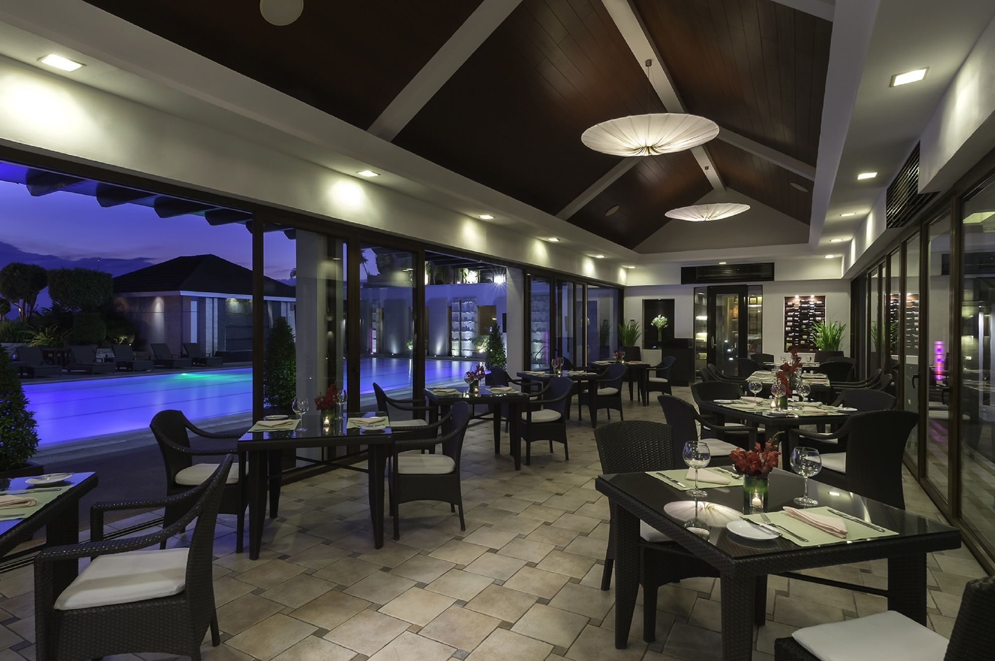 Hotel Marco Polo Davao Exterior foto The Pool Bar