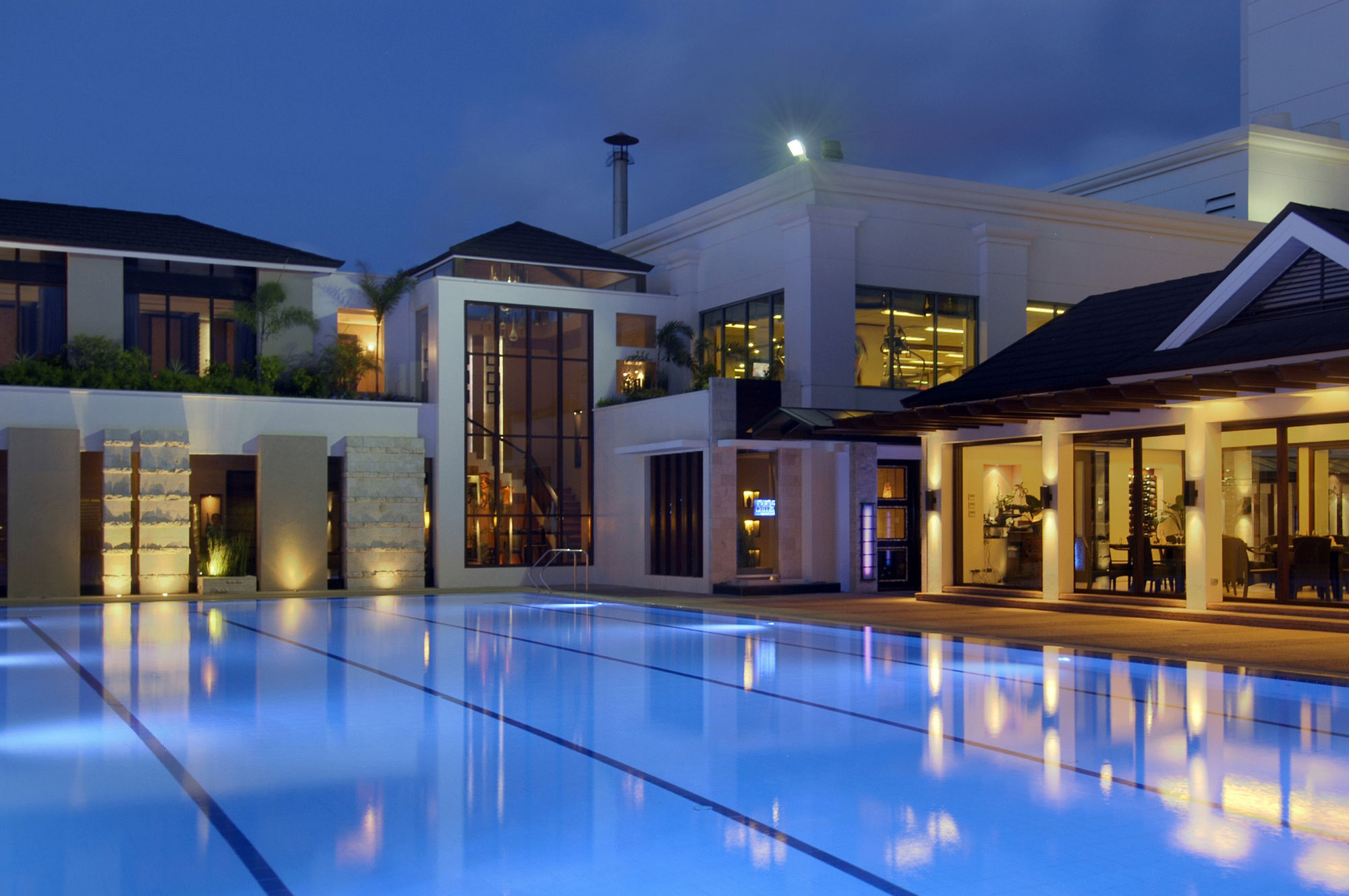 Hotel Marco Polo Davao Exterior foto The swimming pool at the Four Seasons Hotel, Nairobi